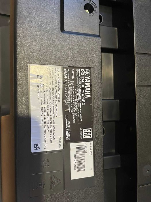 Teclado Yamaha PSR-E273