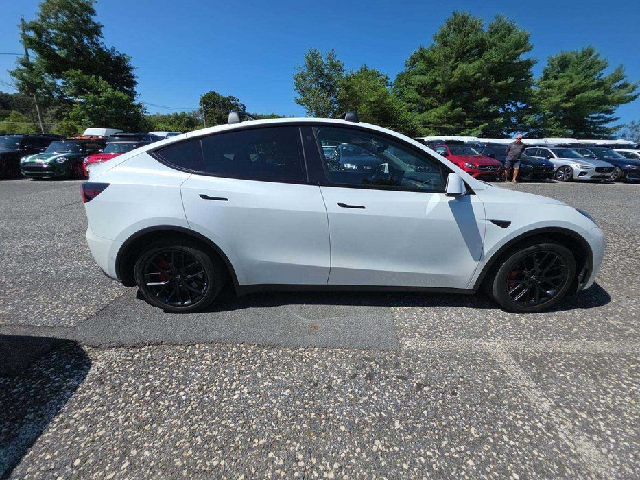 Tesla Model Y  Performance (2021 рік).