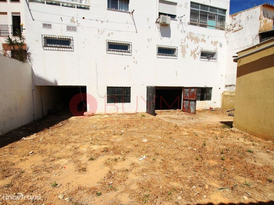Cave multifuncional de 195 m² para comércio ou serviços em Almancil
