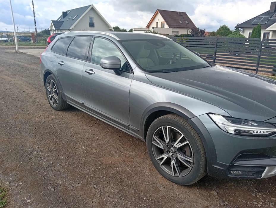 Volvo v90 AWD 4x4 cross country D5