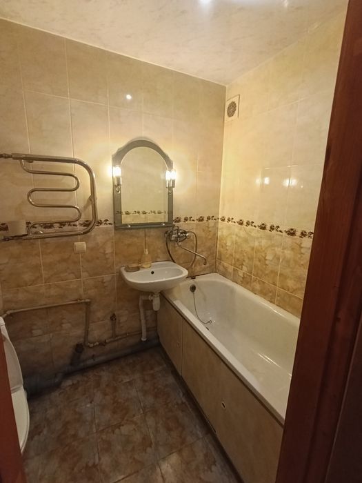 Продам двох кімнатну квартиру в Озерному