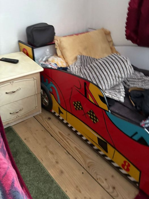 Дитяче ліжко та шкаф