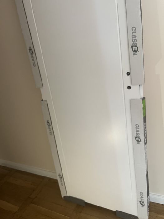 Białe drzwi do łazienki Liroy Merlin