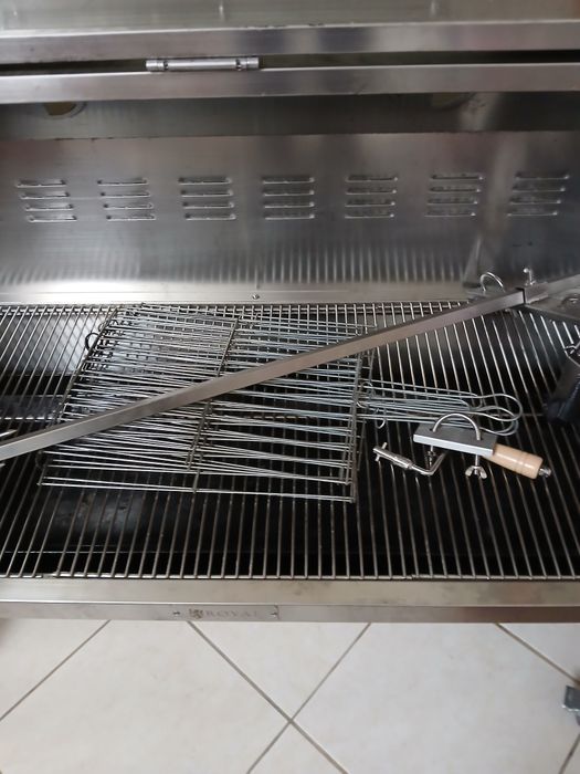 Grelhador em inox com espeto...