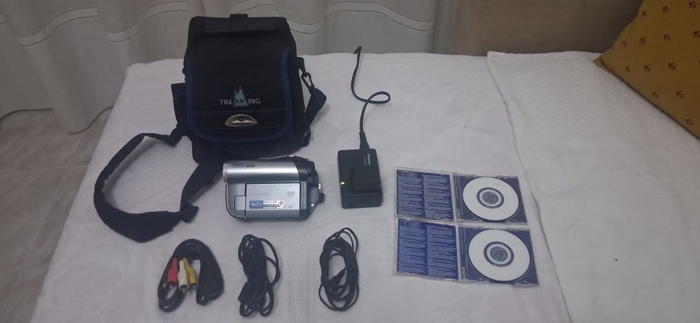 Câmara Panasonic VDR-D50 (Zoom  42x) + Acessórios + bolsa e DVD- RW