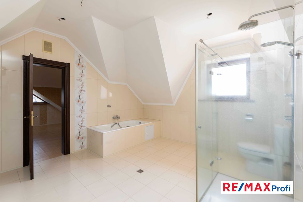 Готовий будинок 260 м2,  12 соток , с. Хотів (поруч Лісники, Чабани)