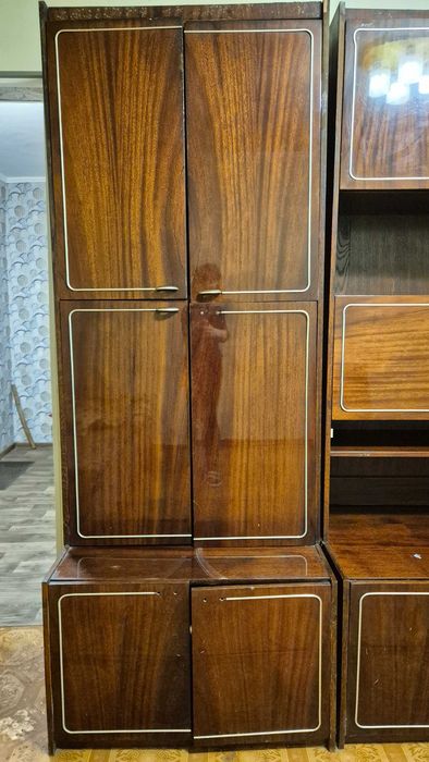 Меблі в гостинну. Стінка радянських часів.