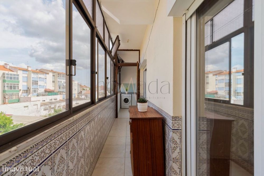 T3 luminoso com varanda e marquise | Excelente localização