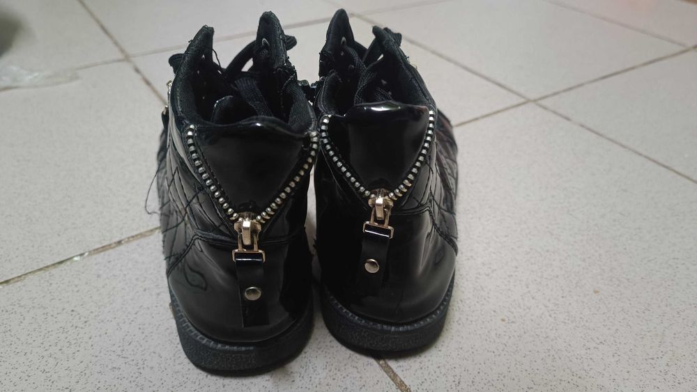 Черевики жіночі лакові