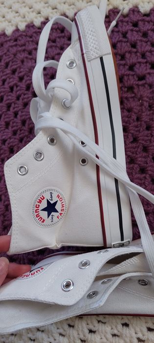 Високі кеди на плоскій подошві