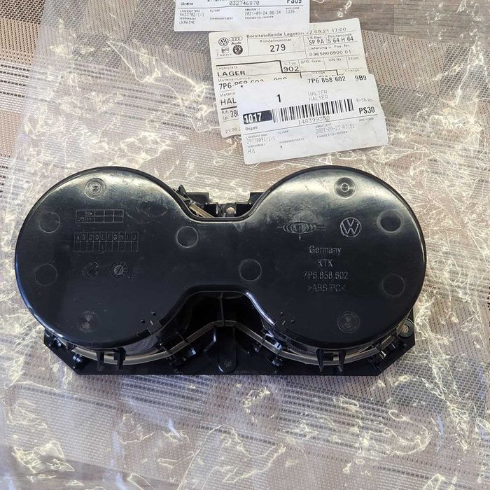 Подстаканник центральной консоли для VW Touareg 2010-2014 7P68586029B9