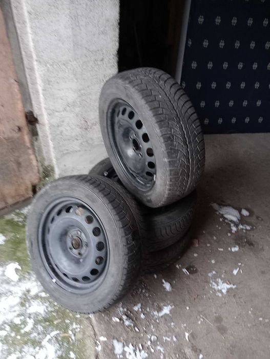 Opony zimowe na felgach 16'