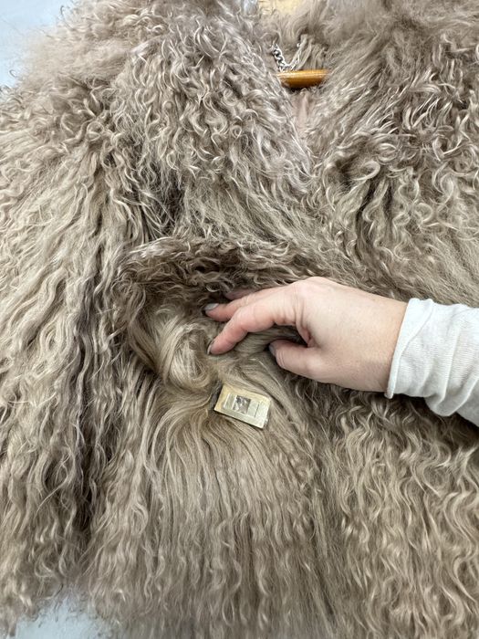 Продам шубу лама , новая, не Китай,цельные шкуры