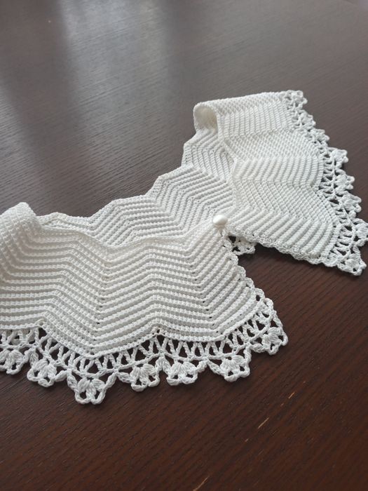 Ажурні комірці ручної роботи