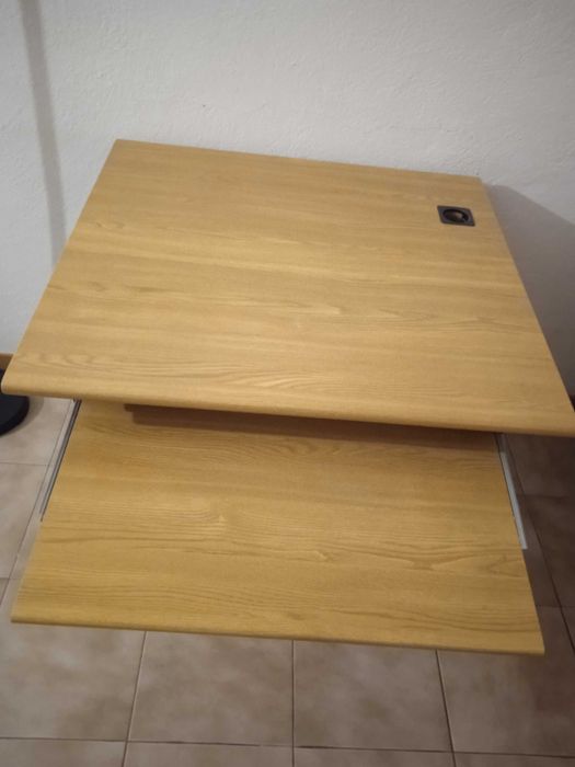 Vendo mesa de escritório ou de quarto como nova