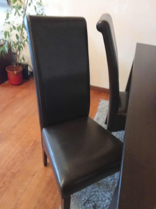 Mobila nova mesa e cadeiras preta
