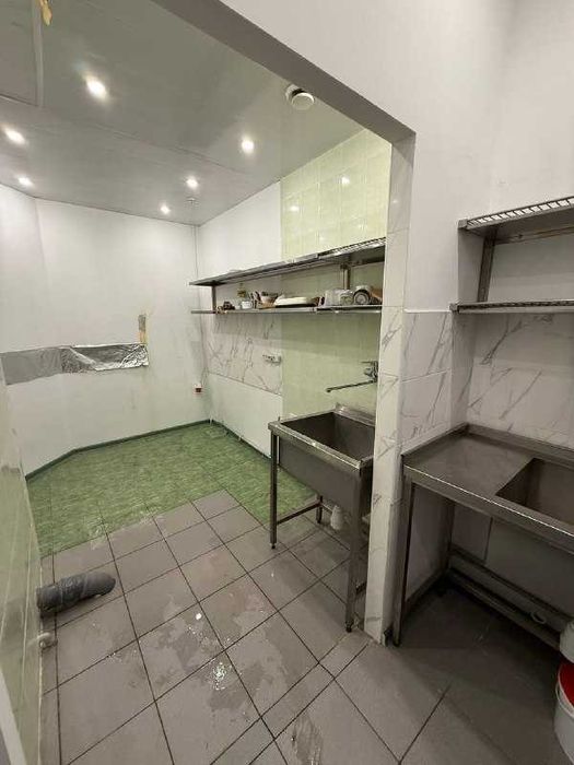 Комерційне приміщення в Богородчанах попри дорогу.