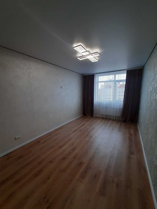 Продаж 1к квартири 43.7 кв. м на вул. Свободи/Виставка