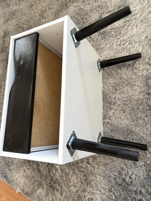 Mesas cabeceira preto e branco