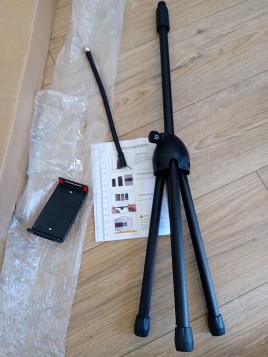 Regulowany uchwyt podłogowy do tabletu