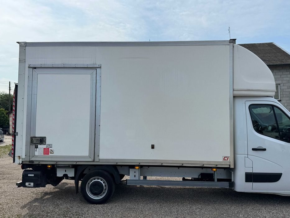 Kontener z RENAULT MASTER 2021R.