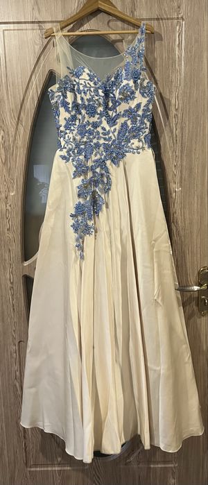 Вечірня сукня вишита бісером