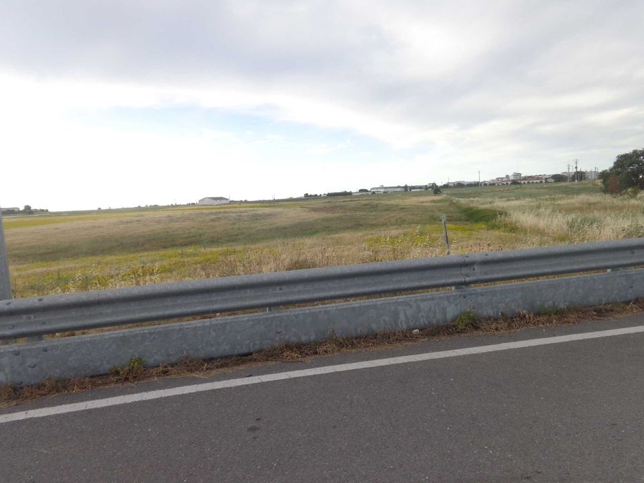 Terreno Junto à estrada, a 600 metros de Beja