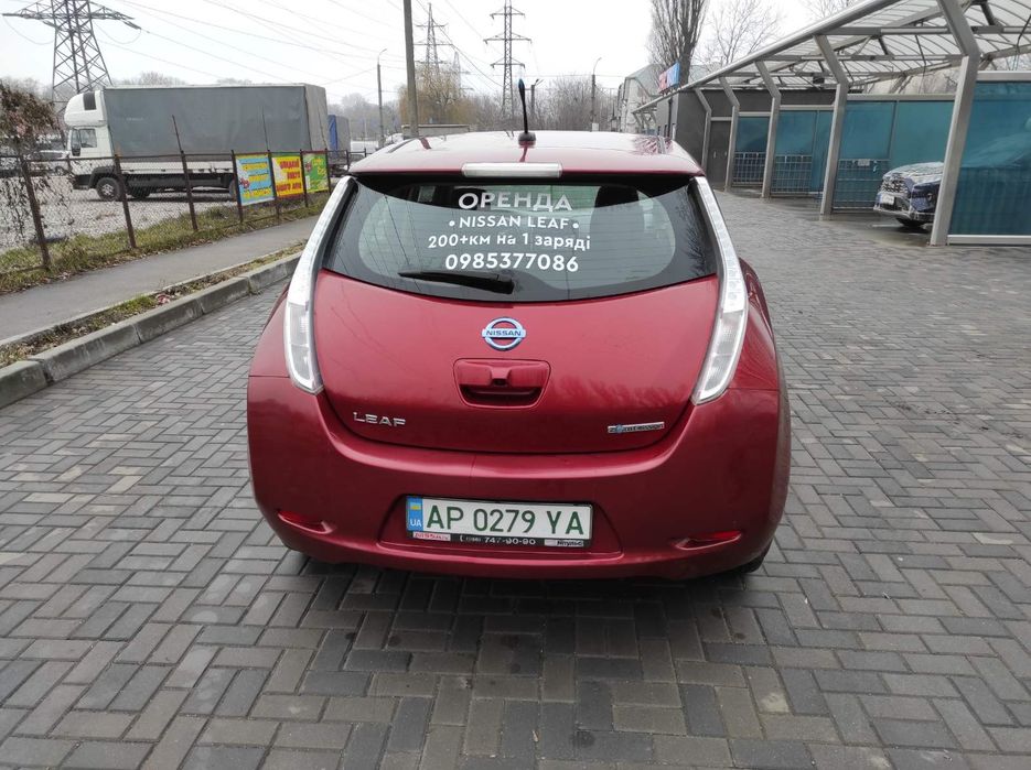 Оренда електромобіля Nissan Leaf 40kWt