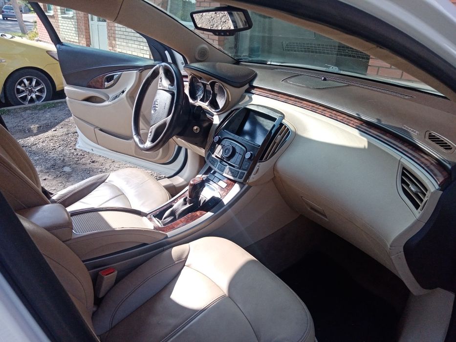 auto BUICK LAcrosse