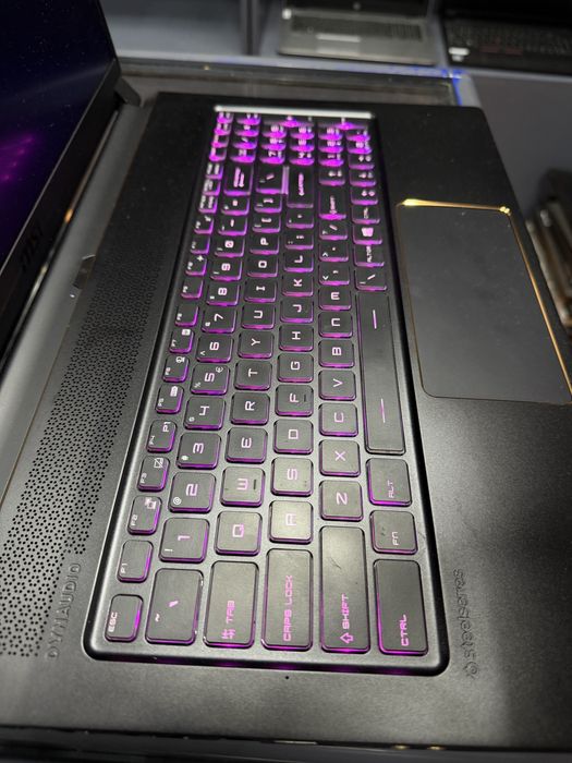 Игровой ноутбук 17 дюймов Msi nvidia 8гб. 2070max-q intel i7