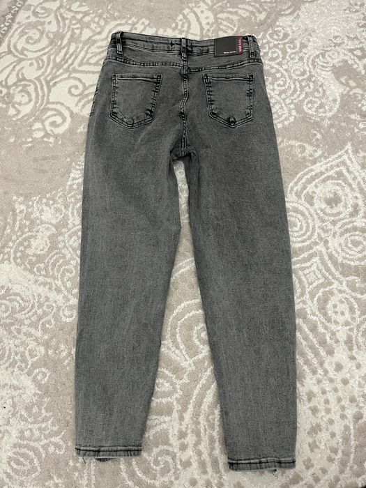 Джинсова юбка та джинси сірого кольору