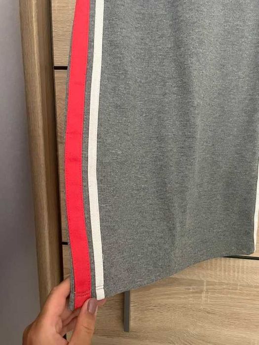Szara popielata dopasowana krótka sukienka prążek H&M 34