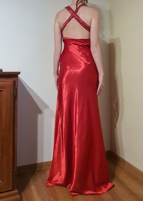 Czerwona długa sukienka z kryształkami