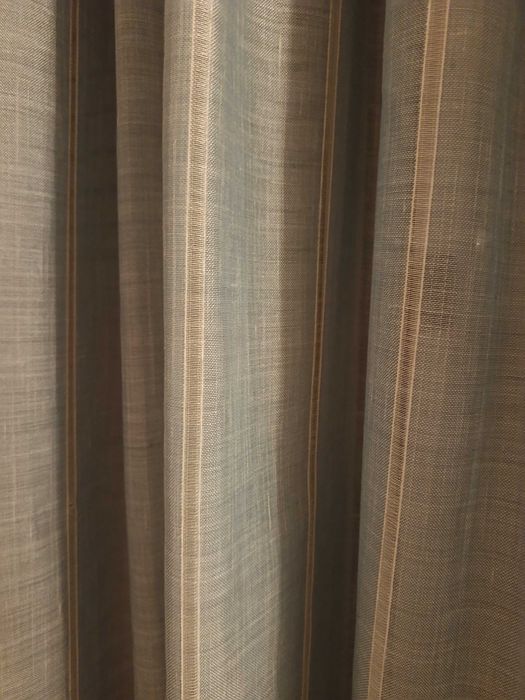 Cortinado azul e branco