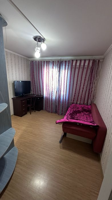 Сдается комната для девушки возле метро Харьковская