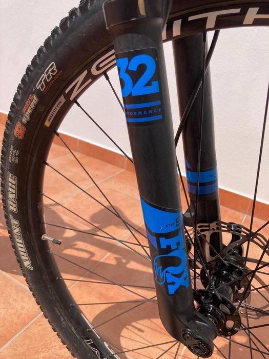 Bicicleta Cube Carbono