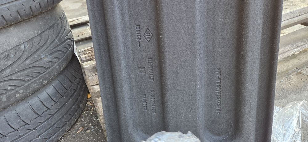 Полиця задня Рено Трафік пасажир оригінал