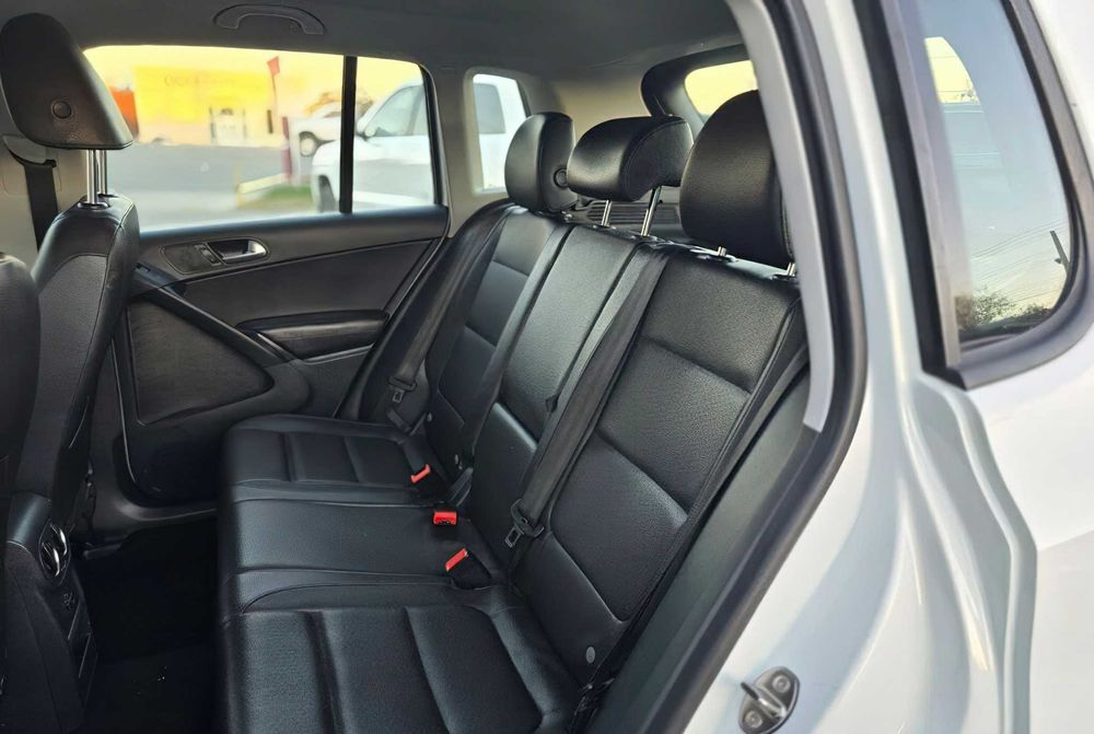 Volkswagen Tiguan S      2016