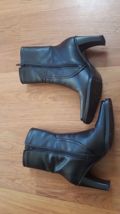 Jak nowe! Kozaczki, botki czarne r.35