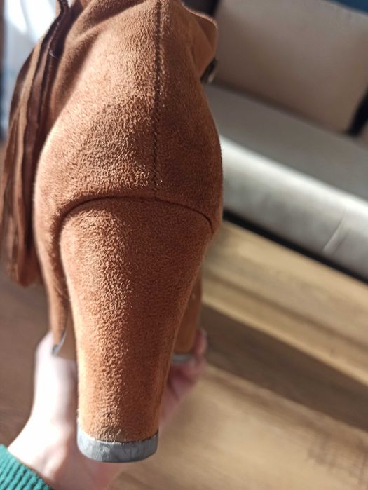 Botki karmelowe z frędzlami 36