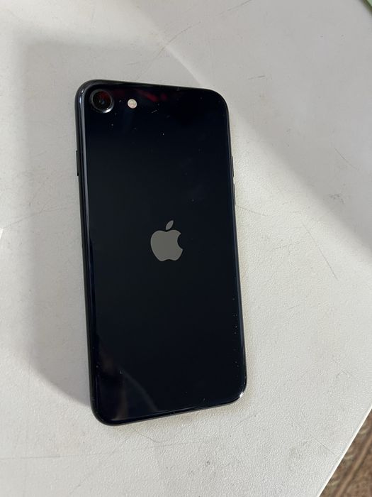 Продам iPhone SE