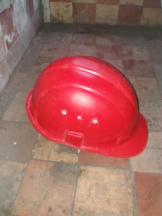 Строітельная каска новая.