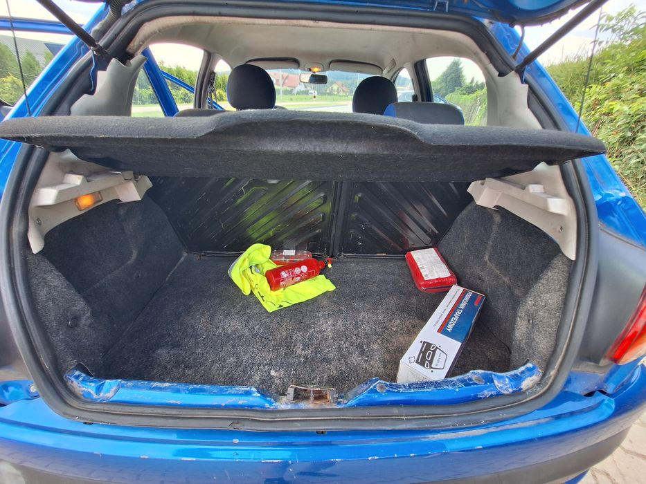 Niebieski Peugeot 206+