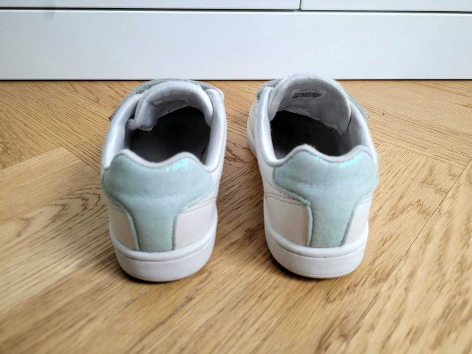 Snickersy REEBOK dziewczęce (rozm. 30) z brokatowymi wstawkami
