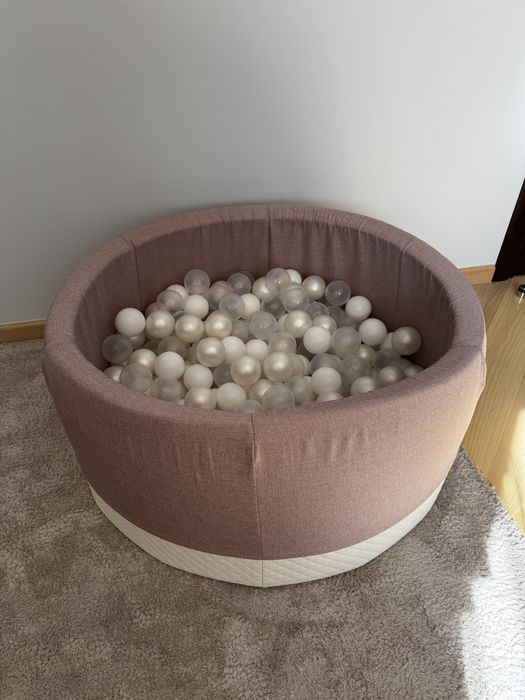 Basenik z kulkami dla dziecka – ajaBaby, elegancki róż