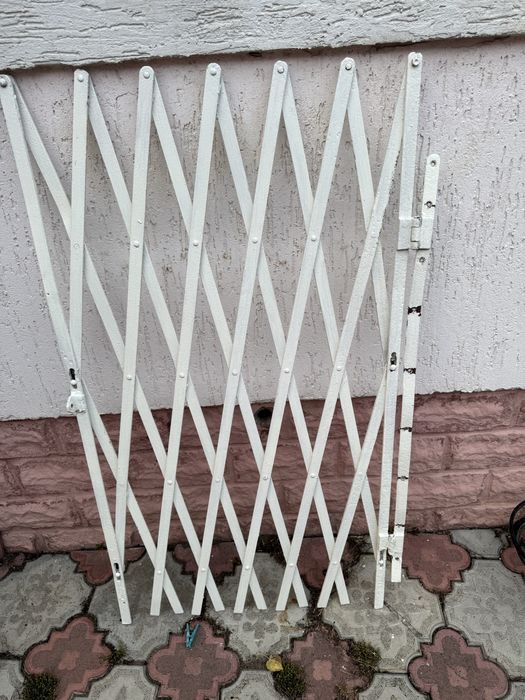 Продаються грати розсувні