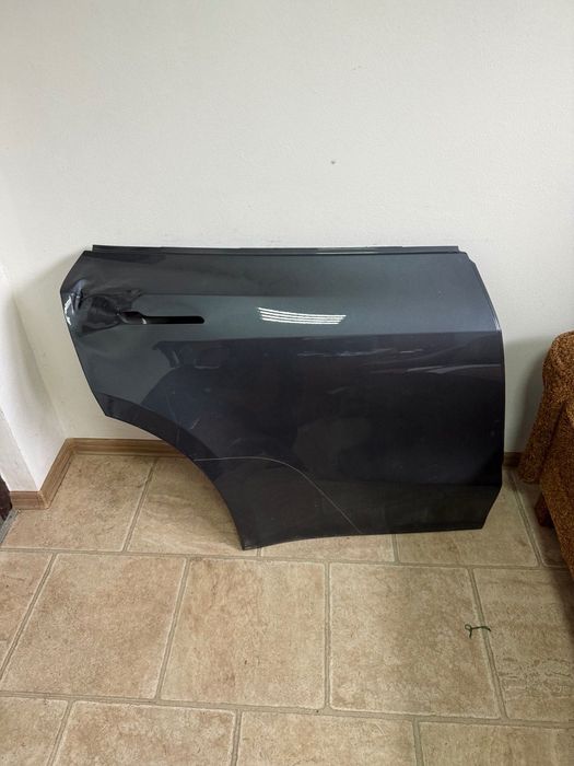 Дверка задня Tesla Y 23 р в права гола під ремонт