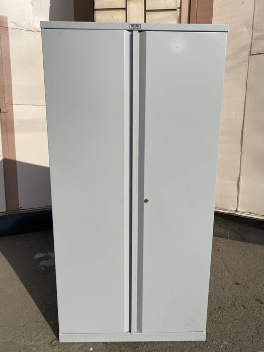 Шкафы металлические одежные и архивные б/у