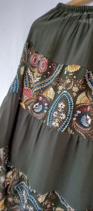 Conjunto Saia rodada e T-shirt caqui