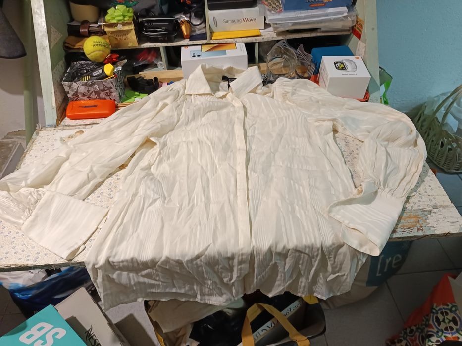 Vendo a camisola branca para mulher bom estado